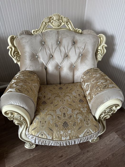 Диван и два кресла