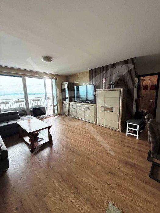 Тристаен - Свети влас