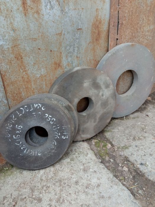 Наждачные круги разные и для заточки пил