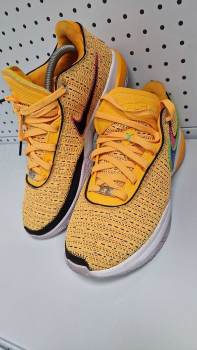 Оригинални мъжки маратонки- Nike Lebron XX