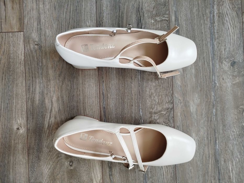 Сватбени обувки на ток 5см, чисто нови