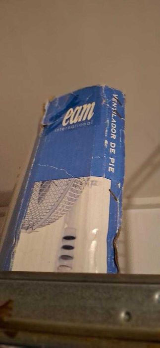 Ventilator camera cu si fara picior inalt, alb