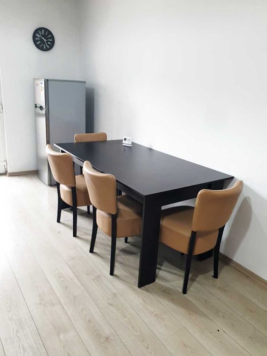 Apartament vis-a-vis de Liceul Sportiv, str. Calea Moldovei, 2 camere, balcon inchis, etaj 1