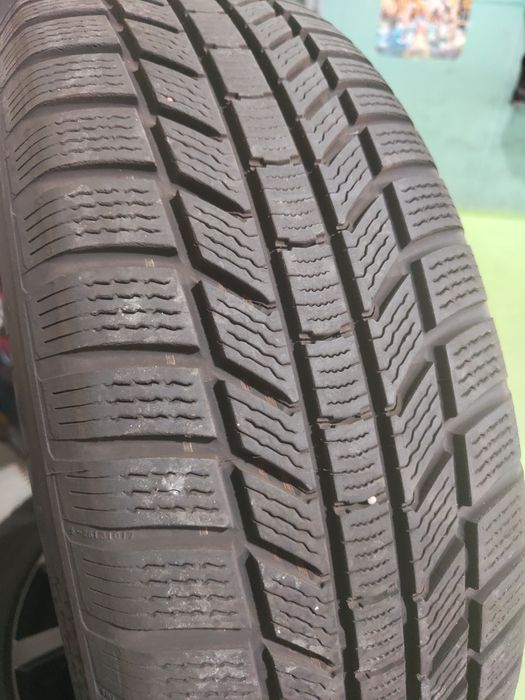 4 бр зимни 215/65/17 Continental
