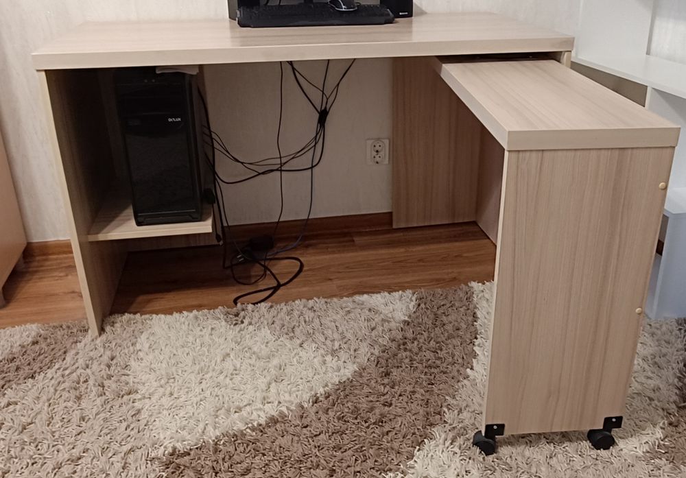 Продам письменный стол