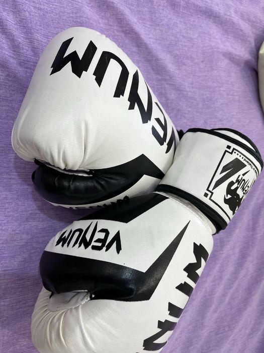 Продам перчатки боксерские