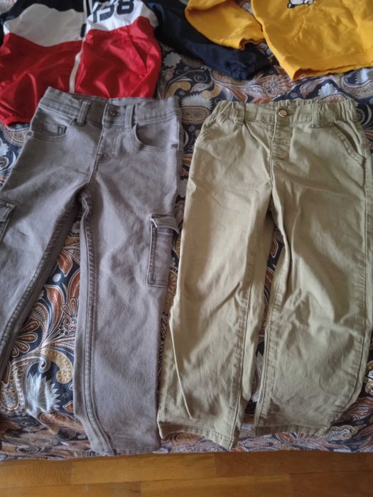 Лот детски дрехи,чорапи в подарък.