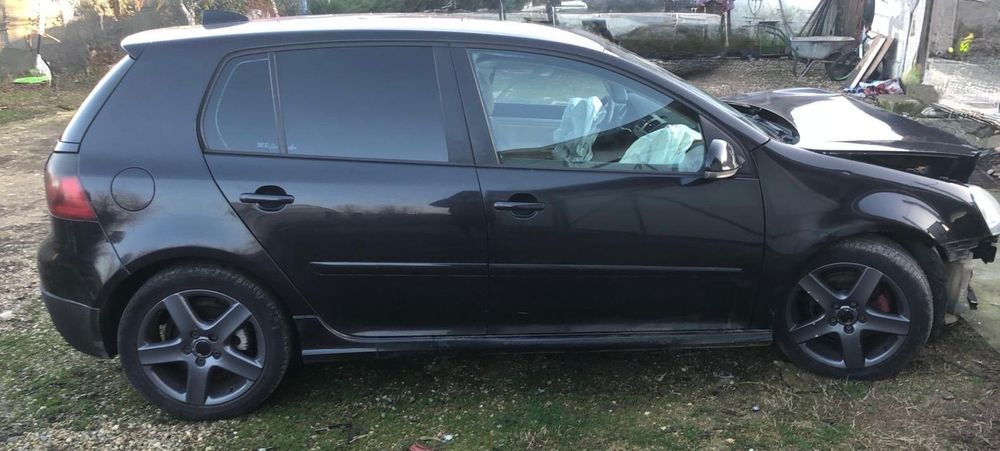 Dezmembrez Golf 5