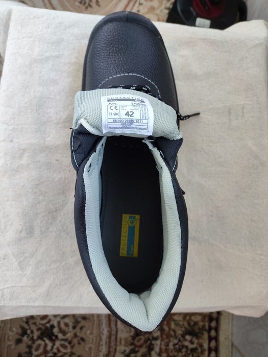 Bocanci de lucru Protection Line S3 SRC - Mărimea 42 (Noi)