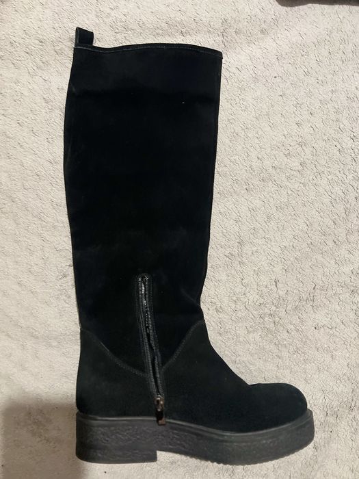 Замшевые сапоги.