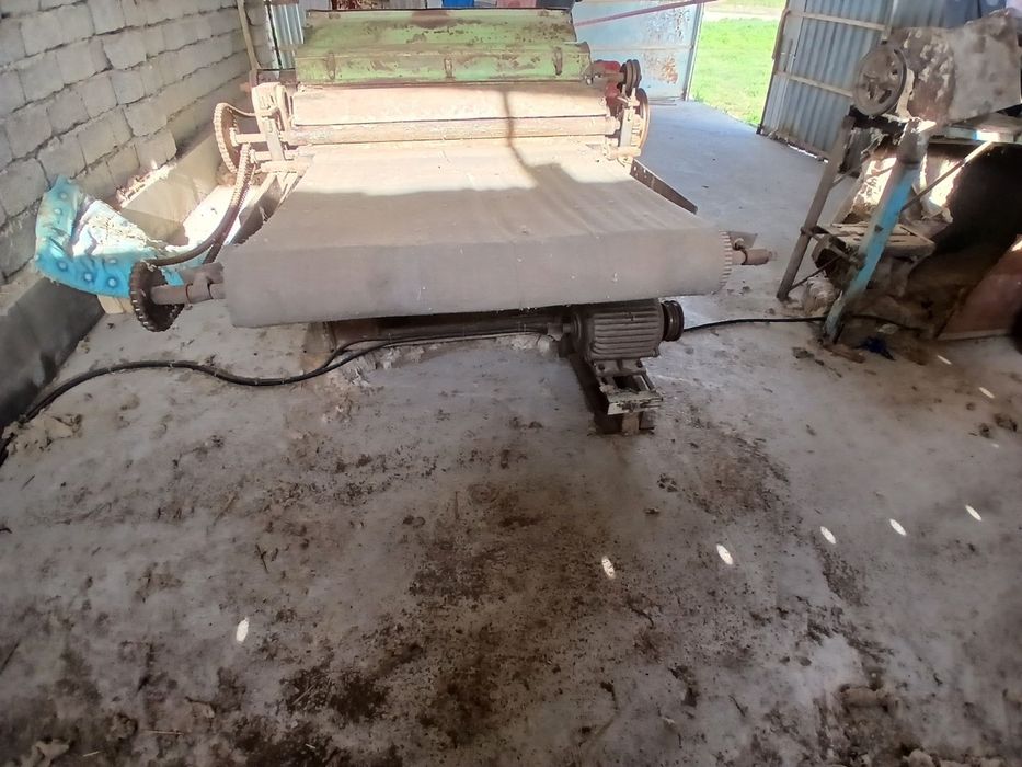 Ўртачирчиқ туманида Пахта титиш аппарати сотилади.