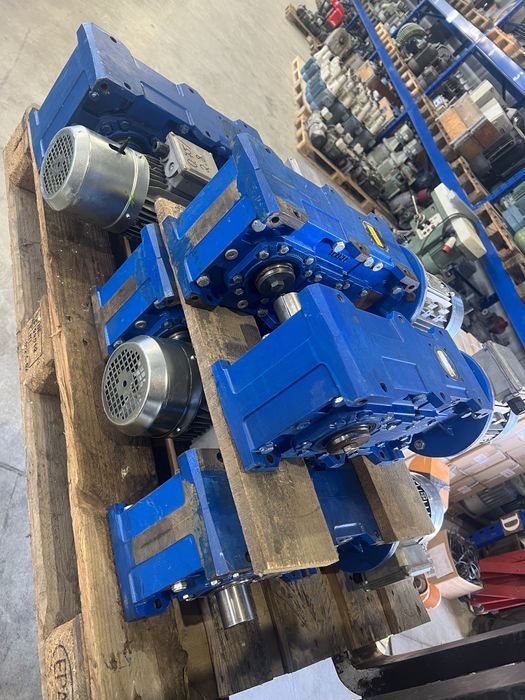 Мотор-редуктор 0.75 кВ 5.5/2.8 оборота