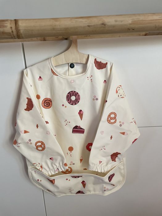 Лигавник с ръкави и джобче