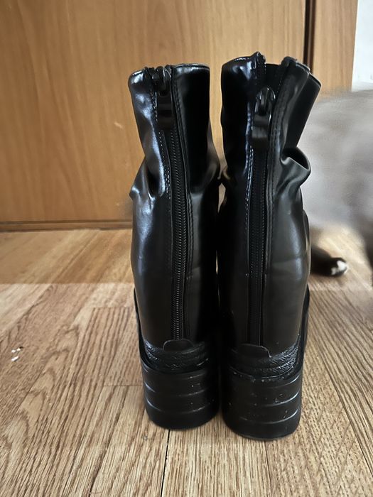 Ботильоны на массивной платформе с эффектом “slouch”