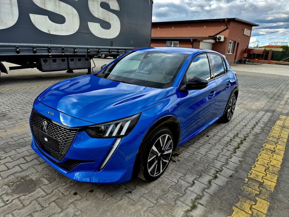 Peugeot 208 1.2i GT Line 101hp автомат