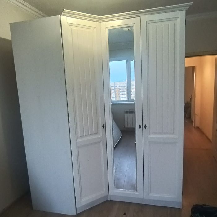 Продам угловой шкаф пр Россия.