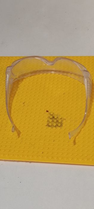 Продам защитные очки.