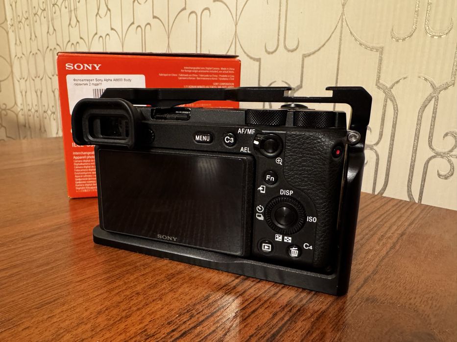 Продам Фотоаппарат Sony 6600