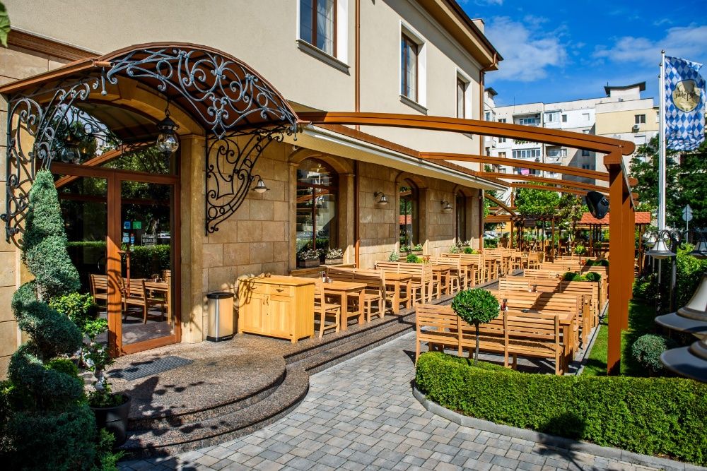 Изработка и монтаж на Пергола Модел Spline Variance