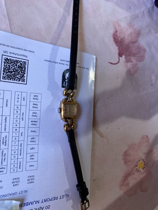 Швейцарски часовник с естествени диаманти 0.067CT