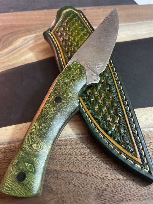 Ръчно изработен нож от Damasteel стомна