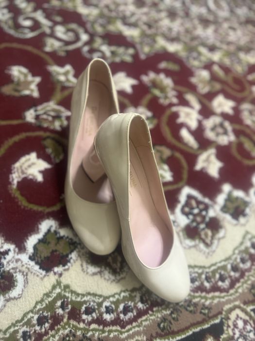 Продоется жен. туфли размер 39