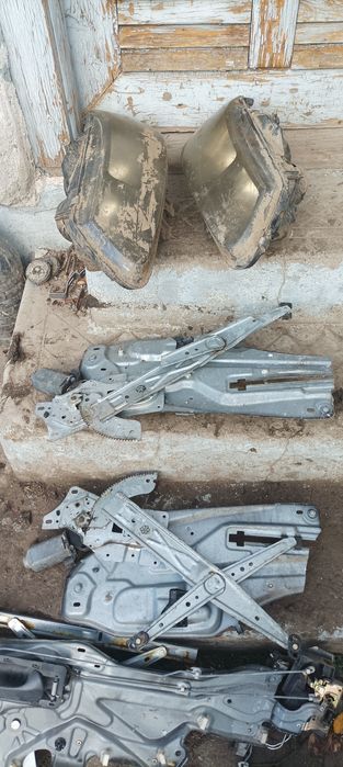 Dezmembrez renault laguna 1.9 dci 1999