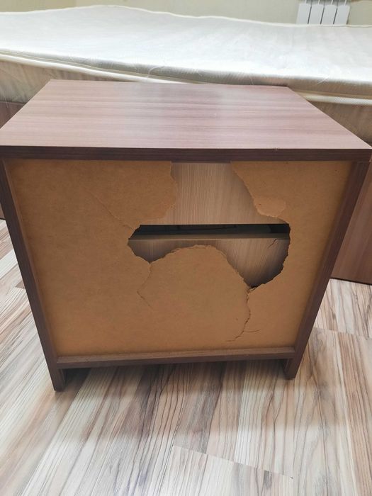 Кровать с двумя  тумбами