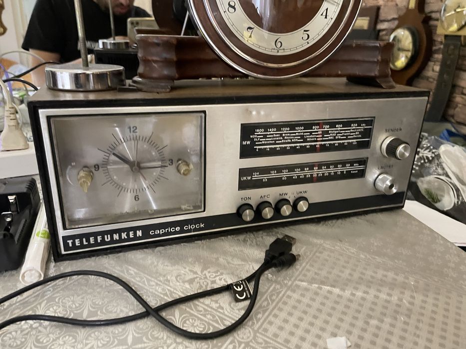 Aparat de radio vintage Telefunken cu ceas electric