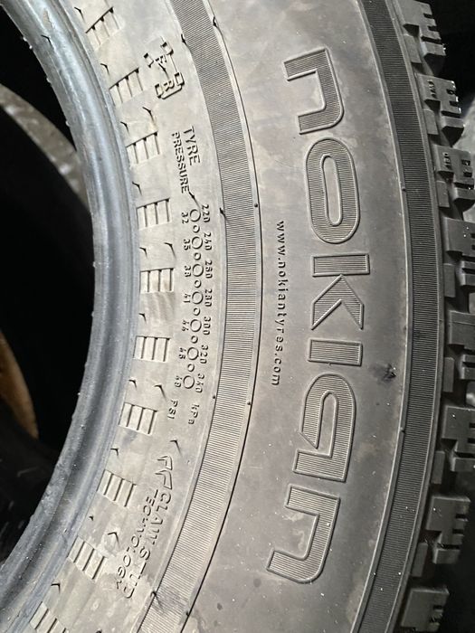 На 17 275/65 Нокия 4 шт в нал