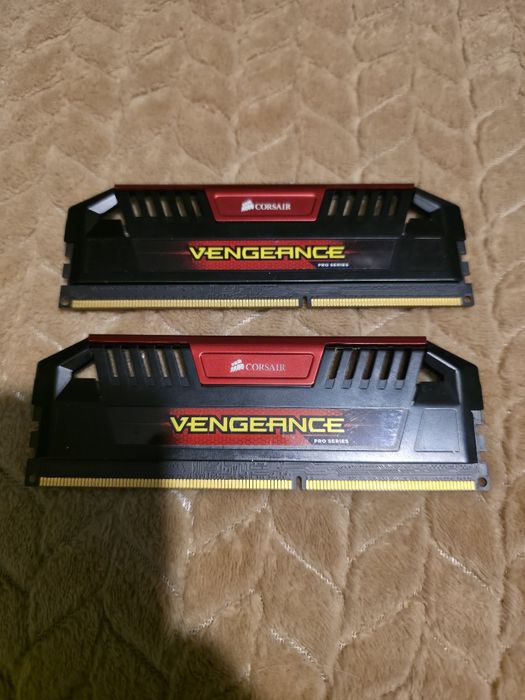 RAM Corsair Vengeance Pro Series DDR3 [ 2400Mhz ]