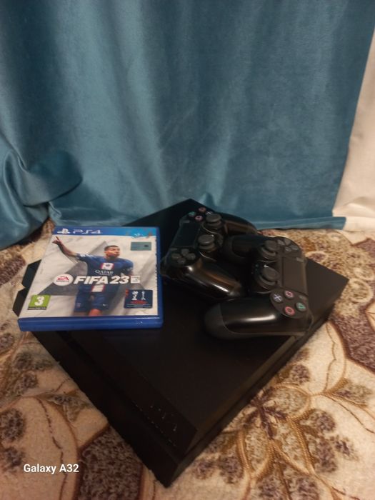 Продам Sony PlayStation 4