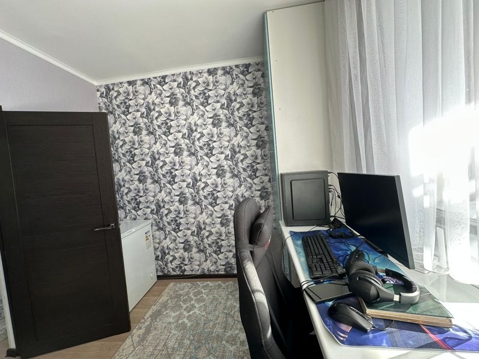 Продам квартиру в 10мкрн 25 доме