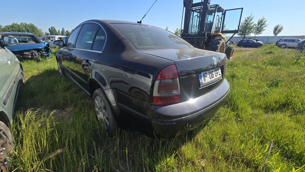 Skoda superb 1.9 faruri bara capota far aripa aripi portbagaj jante aliaj trager armatura usi usa pompa caseta cutie viteze cadru stopuri oglinda stop