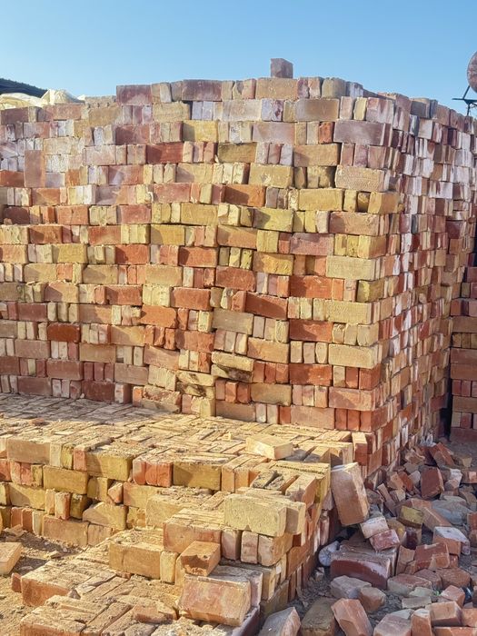 Красный кирпич