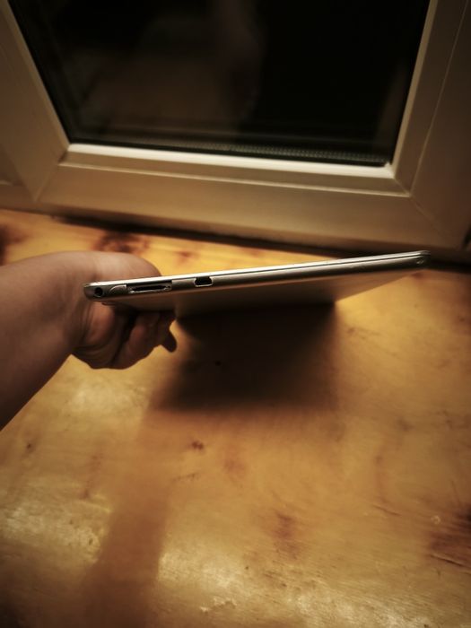 Планшет HUAWEI**