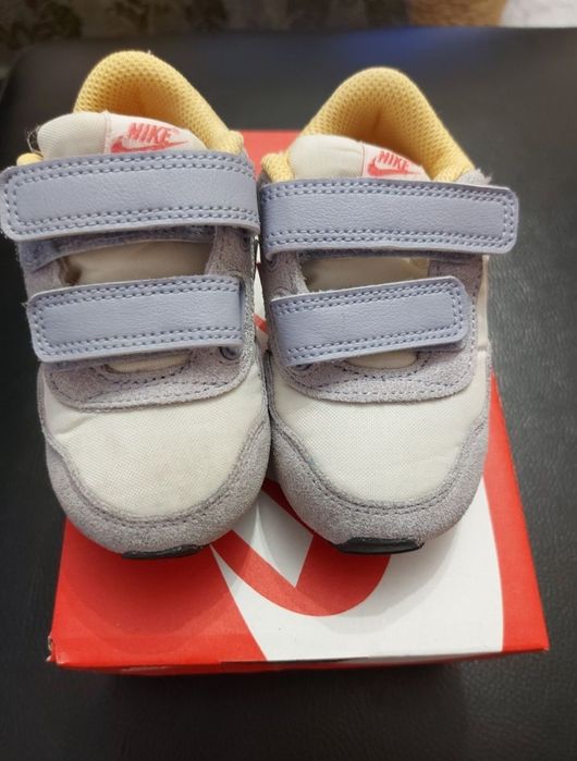 Маратонки Nike номер 21