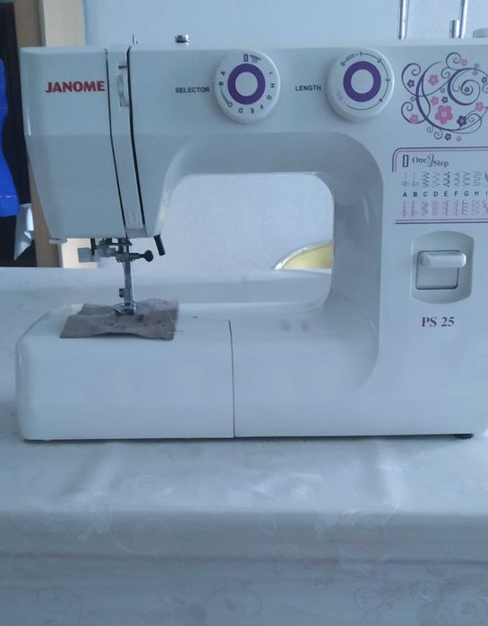 Продаю швейную машинку