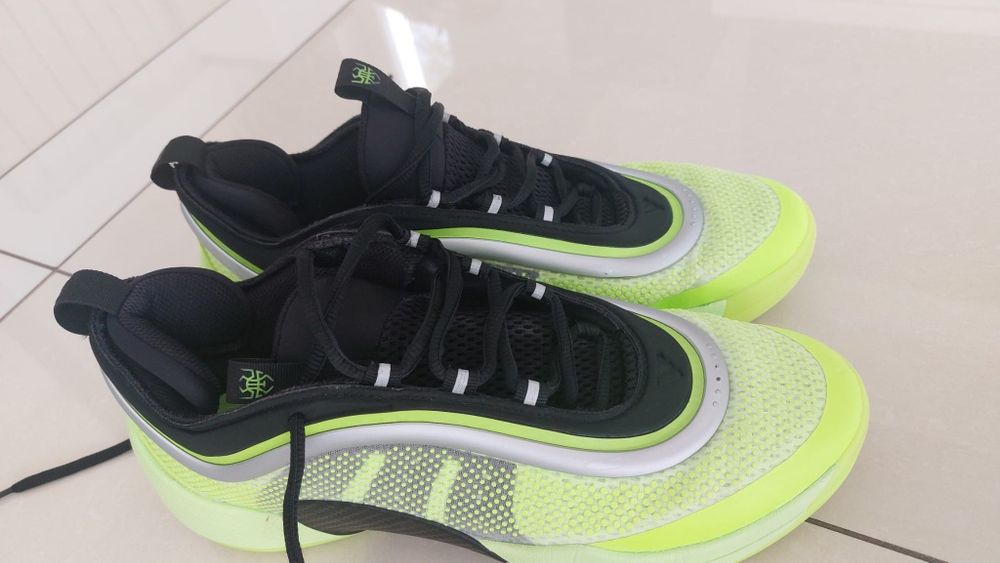 Adidas Light Strike Pro
