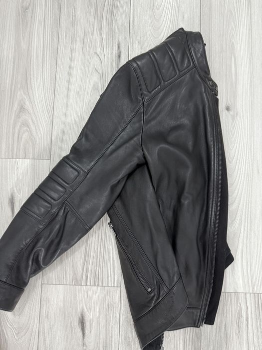 OFERTA//OFERTA vand  geaca hugo boss