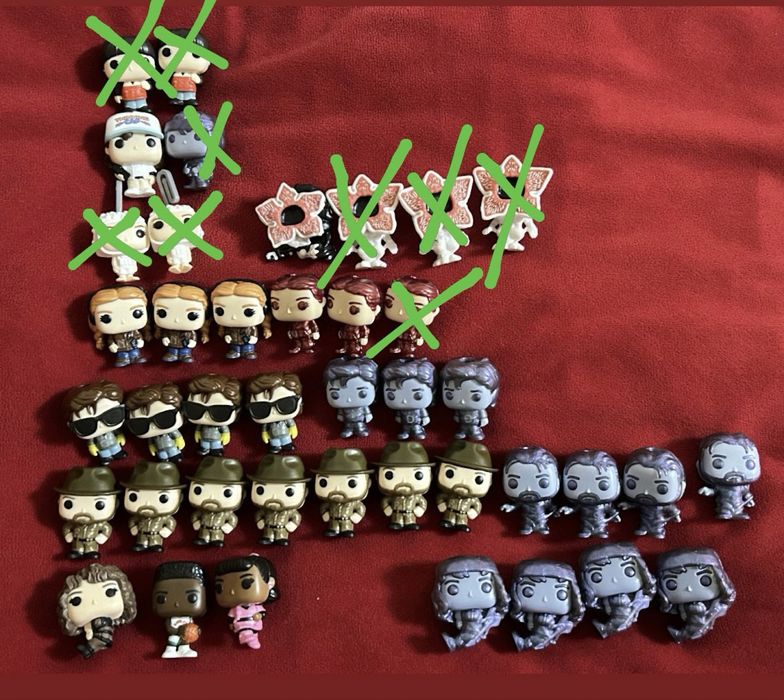 Vând figurine Stranger things - originale Kinder Joy