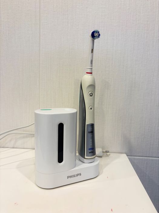 Oral-B Triumph Professional Care 5000 SmartGuide + Philips UV Sanitizer