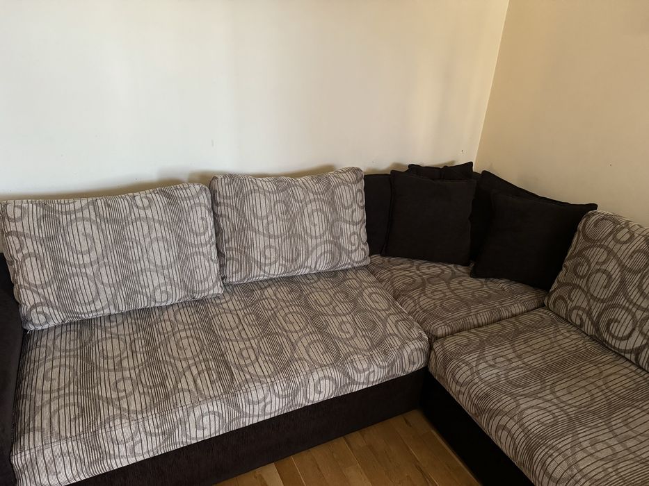 Голям стабилен диван, разтегателен, ъглов,с ракла, табуретки 250/220sm