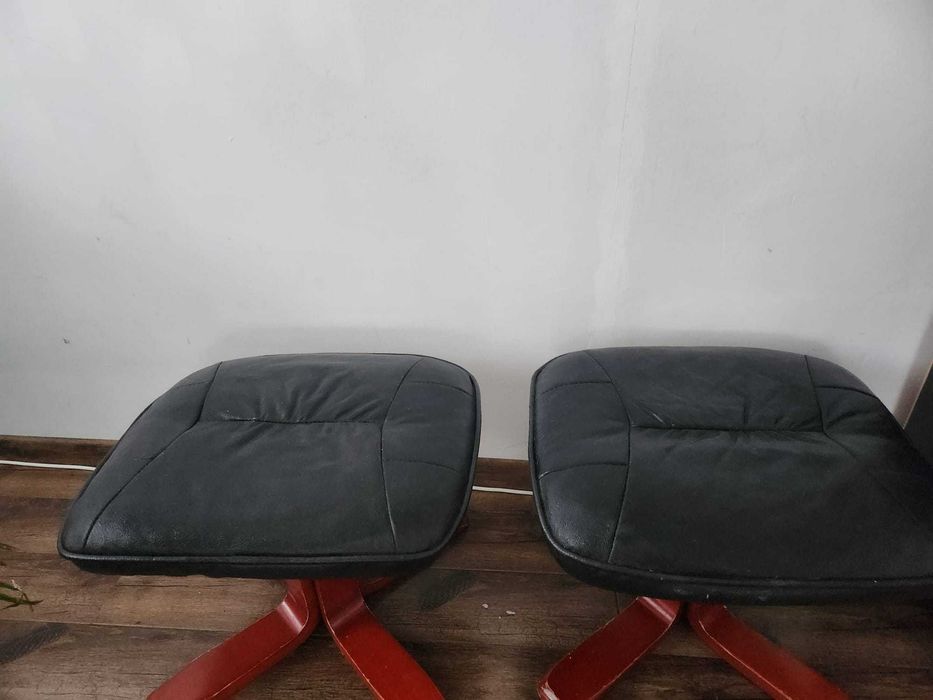 Doua taburete, banchete de imitatie piele