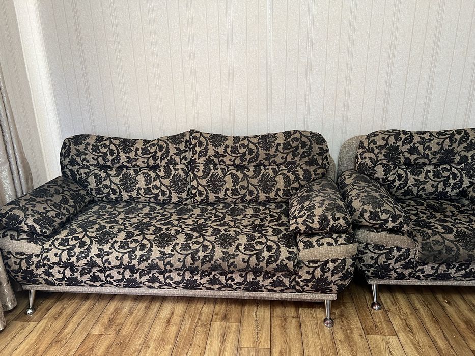 Продам диван с креслами