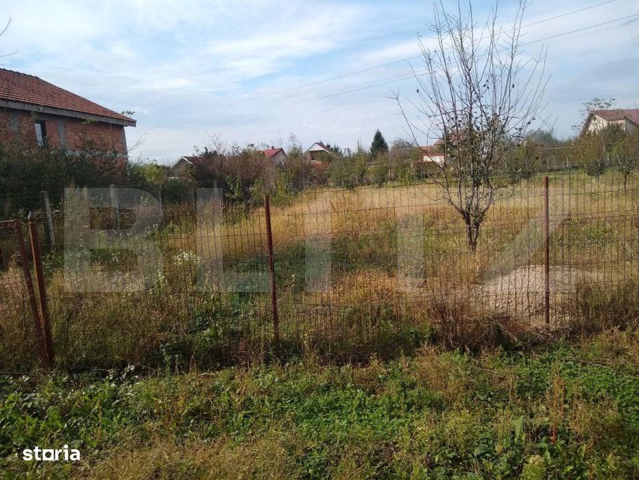Teren intravilan de vanzare, 1400 mp, zona Bercu Rosu