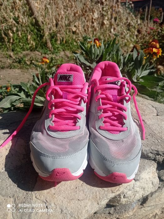 Розови маратонки Nike