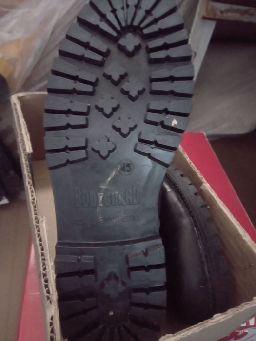 Продавам нови  обувки кубинки и половинки