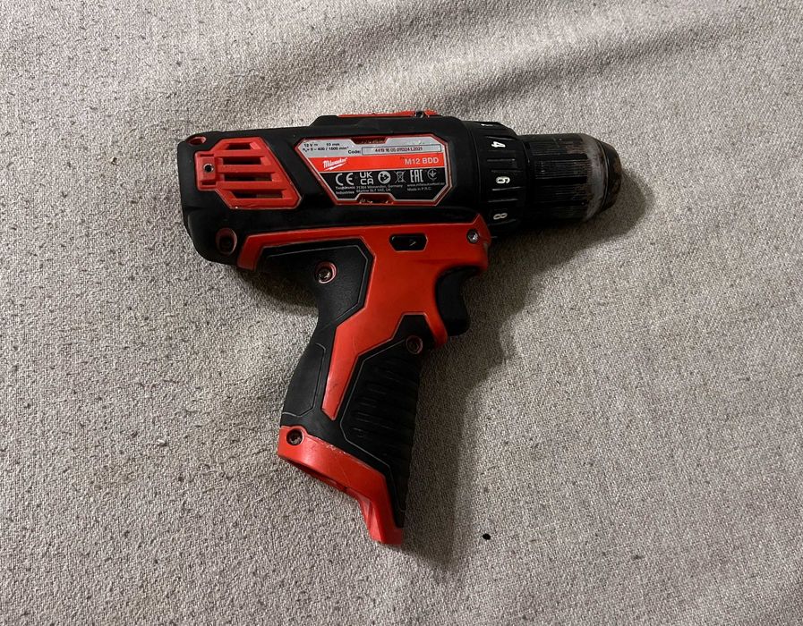 Masina de gaurit si insurubat  Milwaukee M12 BDD pe 12V 30 Nm - corp