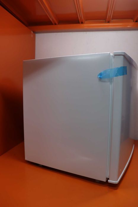 Мини хладилник Comfee RCD50WH2(E) / 43L, лек транспортен ДЕФЕКТ